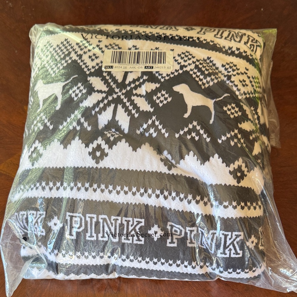 PINK Victoria's Secret Black and White Knit Sweater